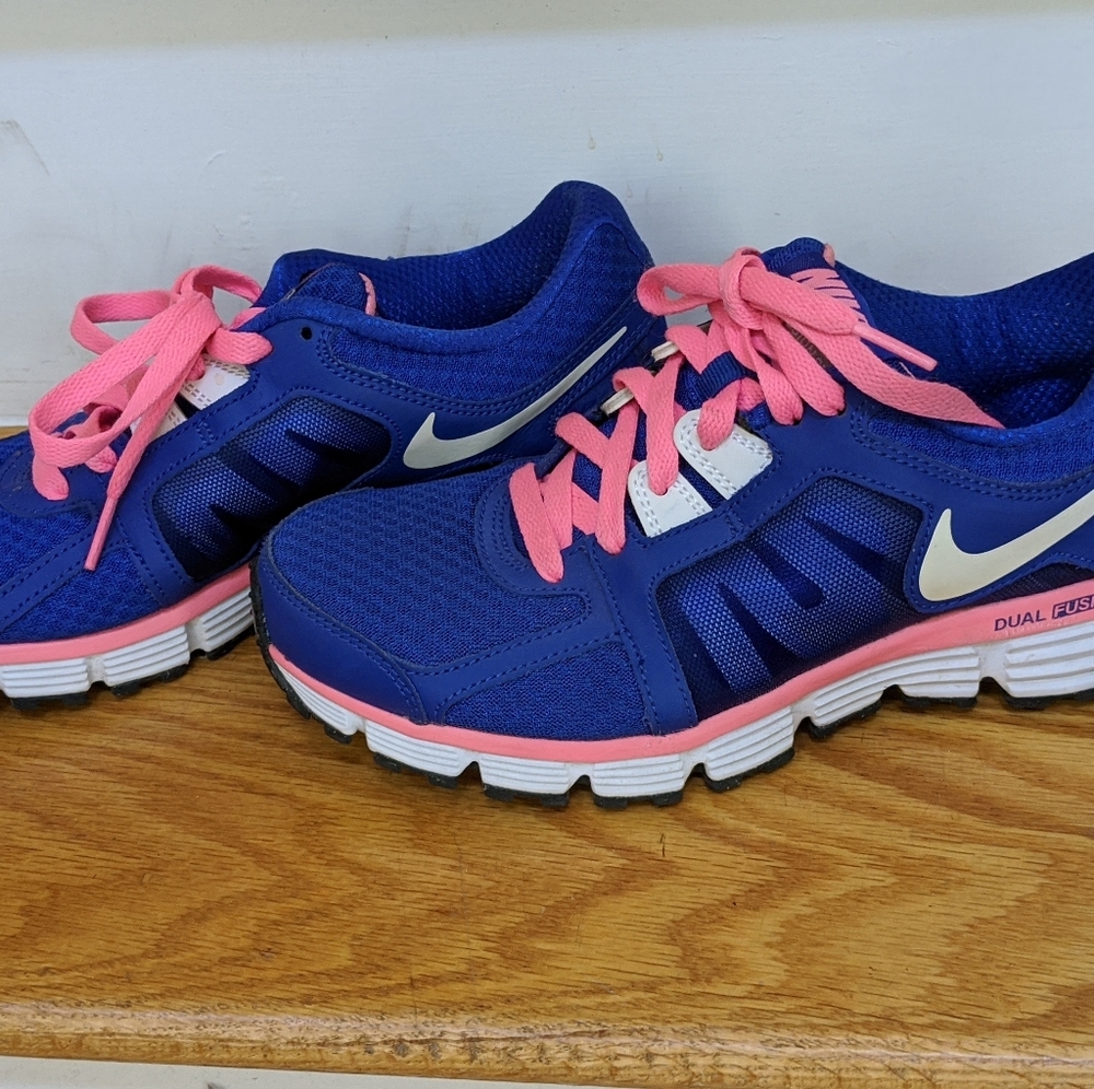 Dual Fusion Nike Shoes - Picture 1 of 1